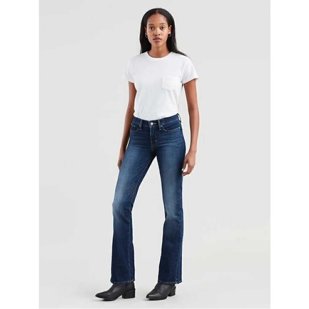 ♥️ NWOT! LEVI’S 315 SHAPING BOOTCUT 29 x 32
Medium/Dark wash as pictured.